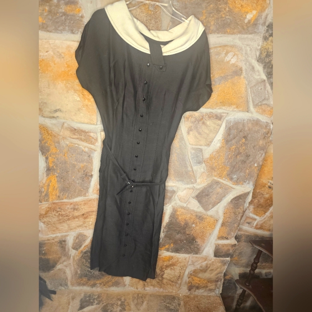 1950's wide collar dress with belt